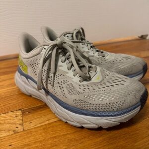 HOKAS Clifton 8 ( women’s size 7.5 )